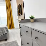 Sky Airport Modern - Free Parking , Ac *