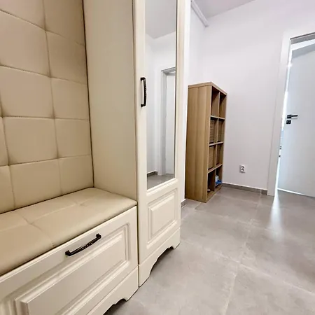 Apartament Sky Airport Modern & Parking And Ac